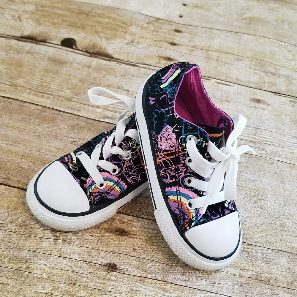 Toddler Girls Low Top Converse (sz 8)